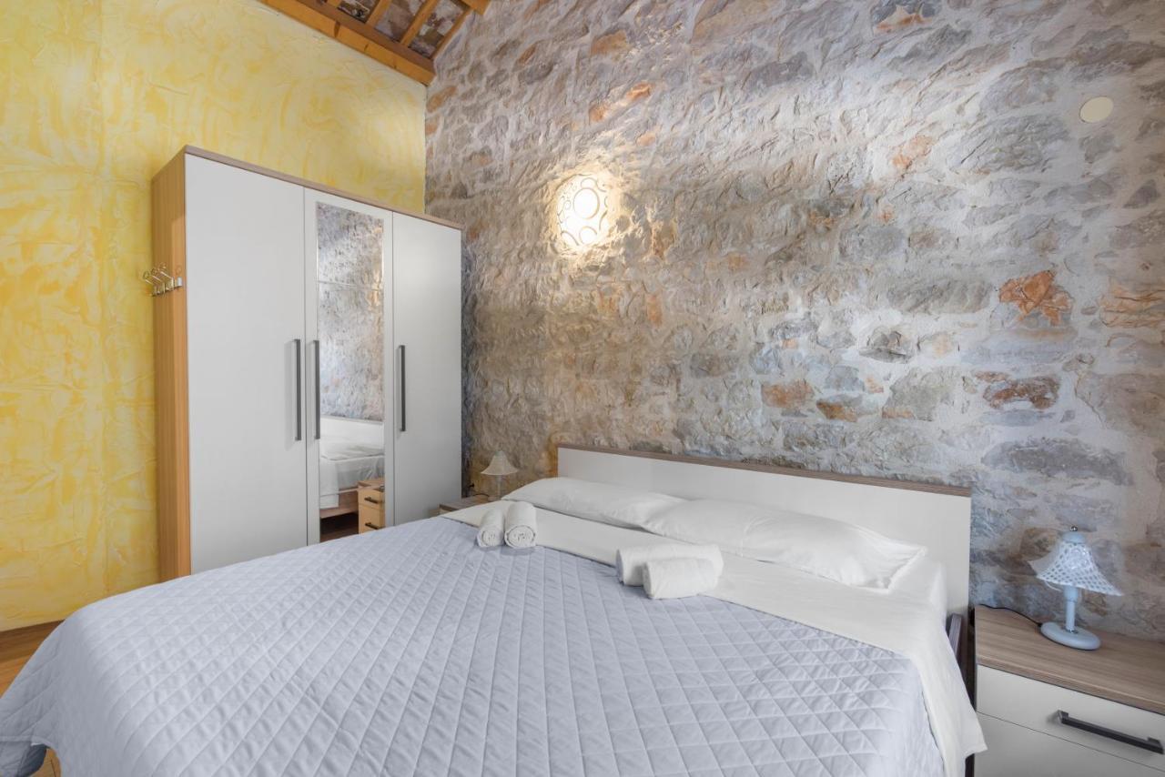 Villa Antonci-18, Pool, 3 Houses, Jacuzzi, Private Territory Antonci  외부 사진