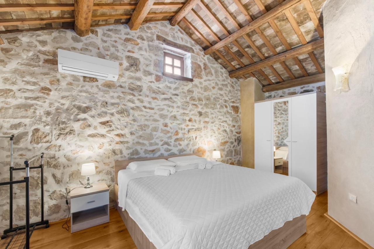 Villa Antonci-18, Pool, 3 Houses, Jacuzzi, Private Territory Antonci  외부 사진