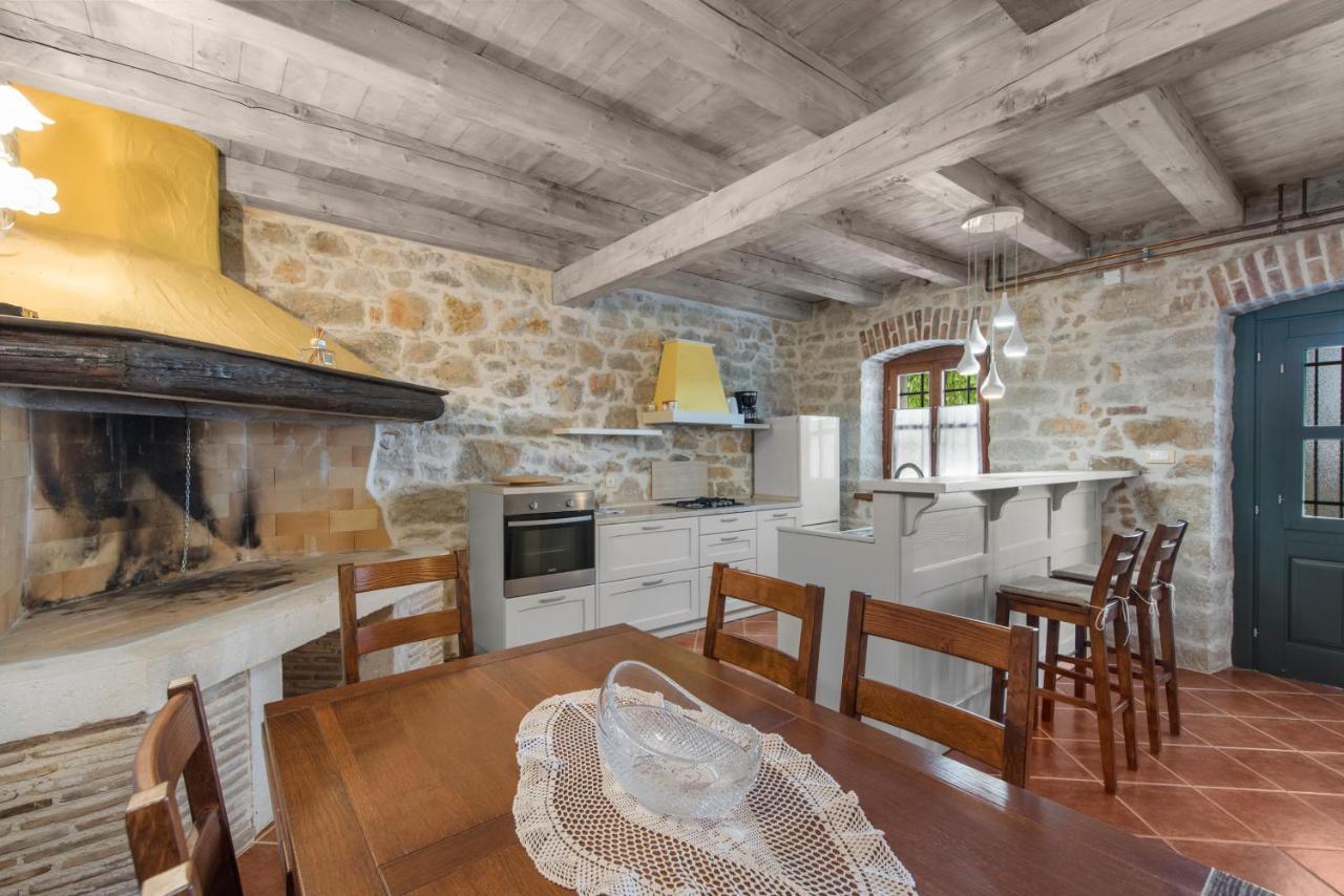 Villa Antonci-18, Pool, 3 Houses, Jacuzzi, Private Territory Antonci  외부 사진