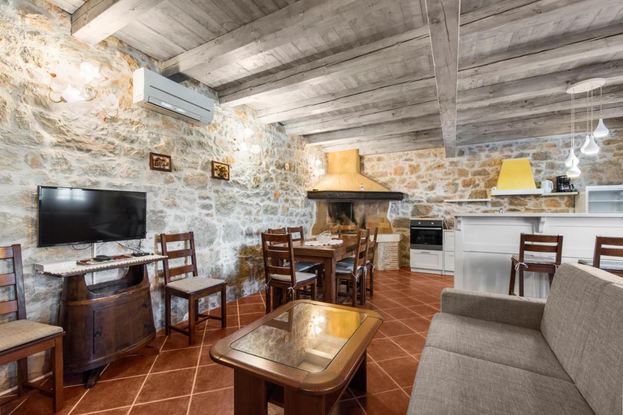 Villa Antonci-18, Pool, 3 Houses, Jacuzzi, Private Territory Antonci  외부 사진
